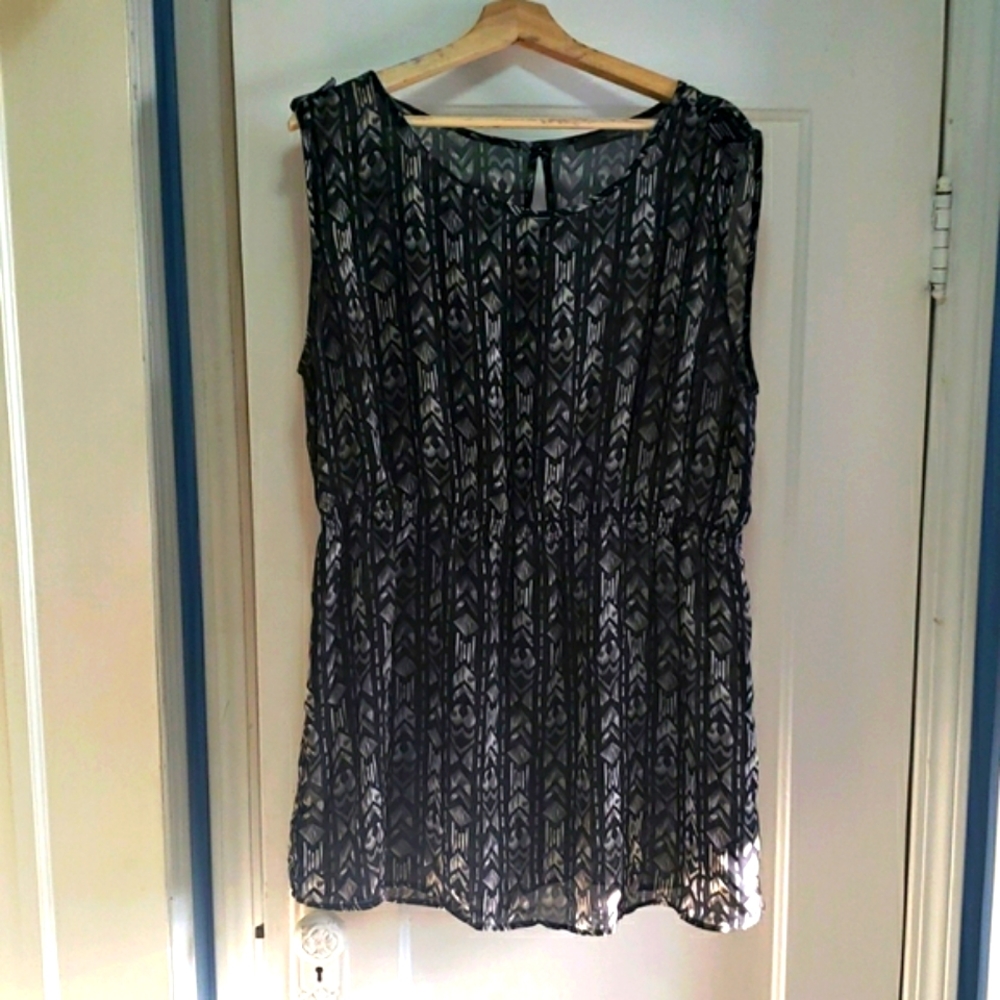 Smart Set XL Semi-sheer tunic